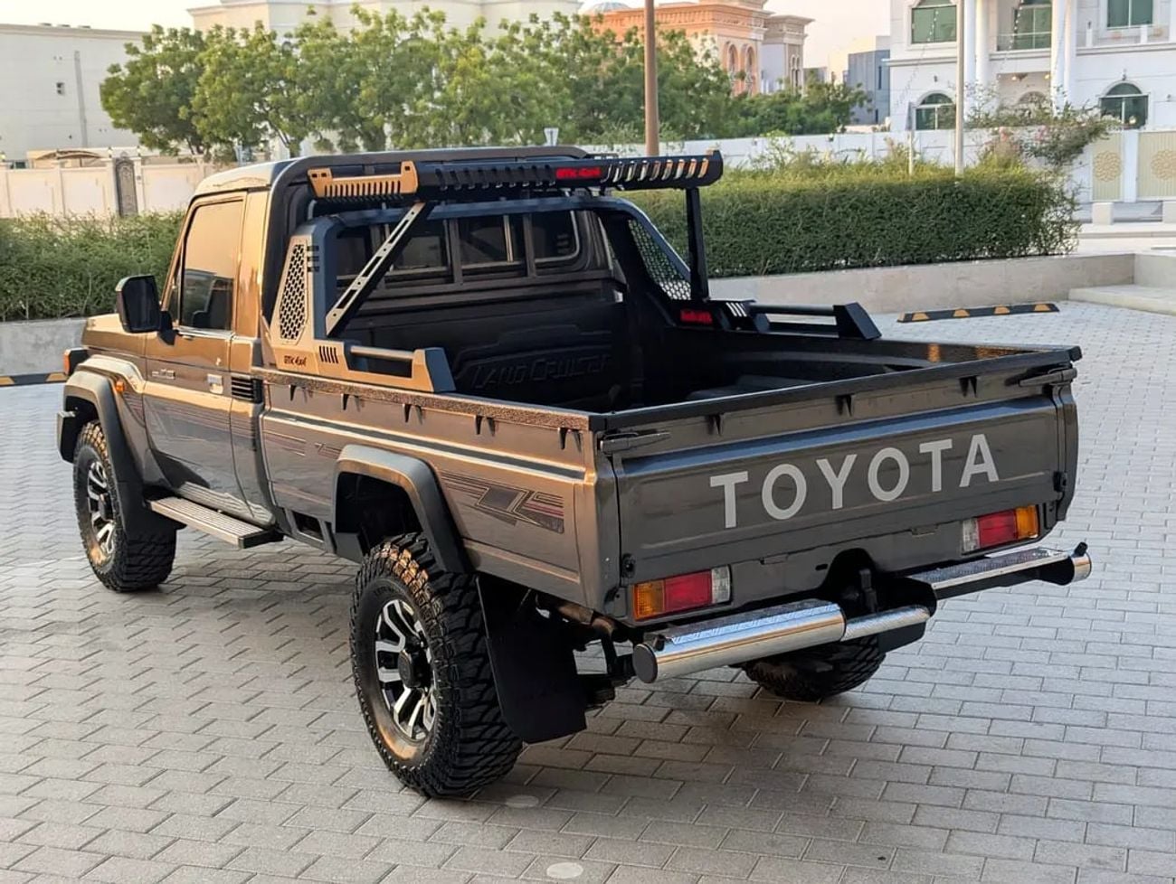 تويوتا لاند كروزر 70 LC79 LX