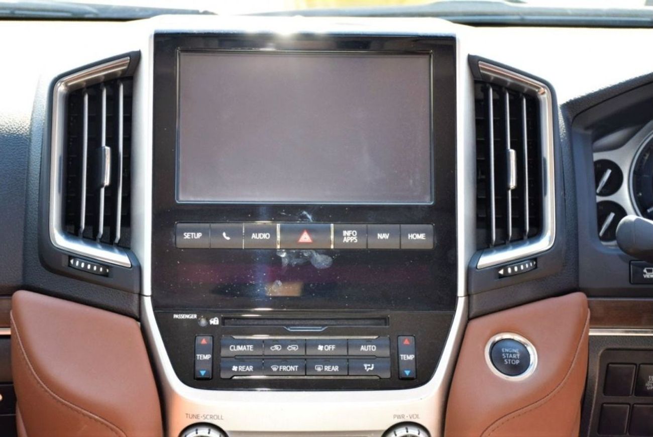 تويوتا لاند كروزر LC200 V8 Diesel 4.5L (Export Only)