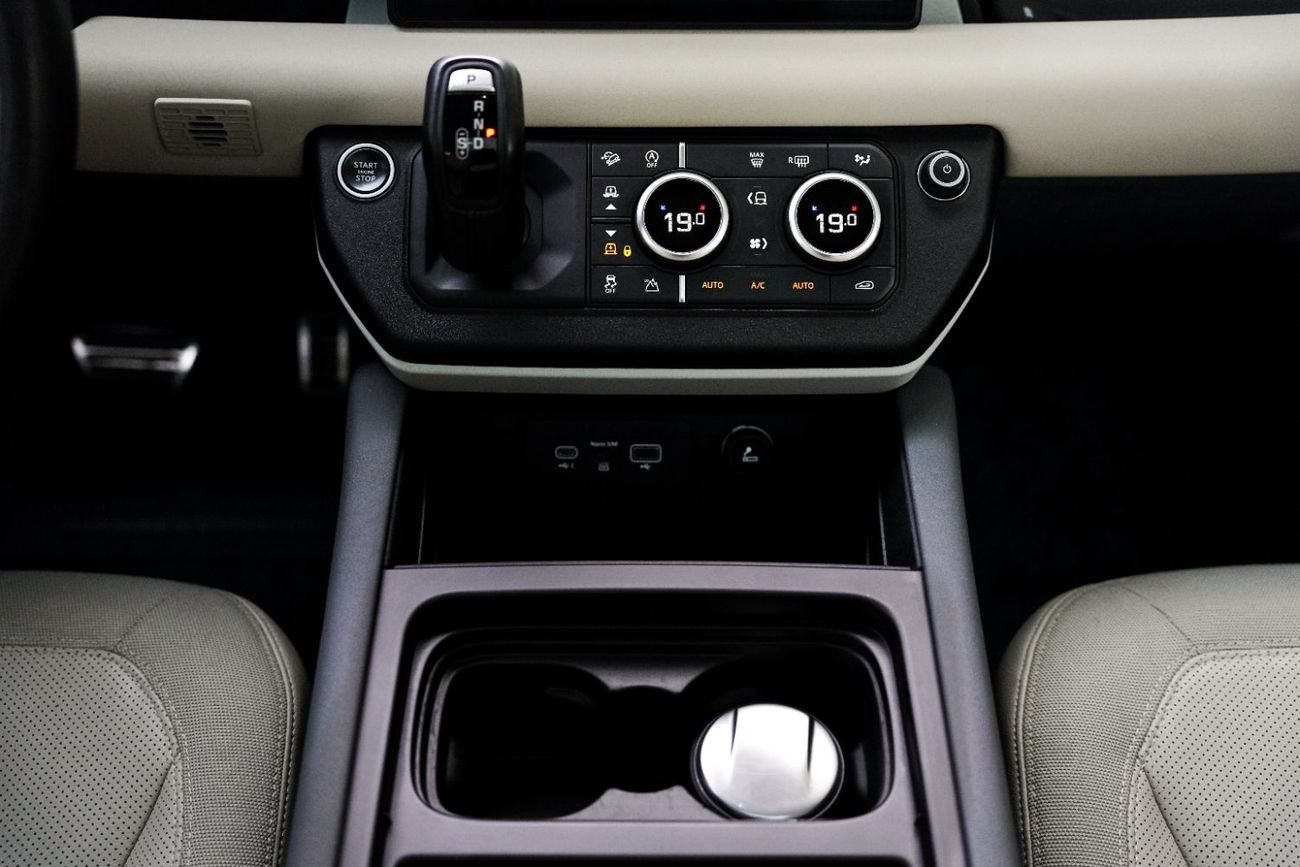 Land Rover Defender P400 110 X-Dynamic SE 3.0L (5 Seater)