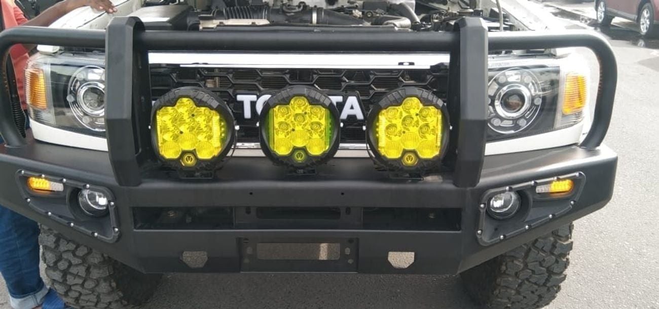 تويوتا لاند كروزر بيك آب RHD DIESEL V8 MANUAL