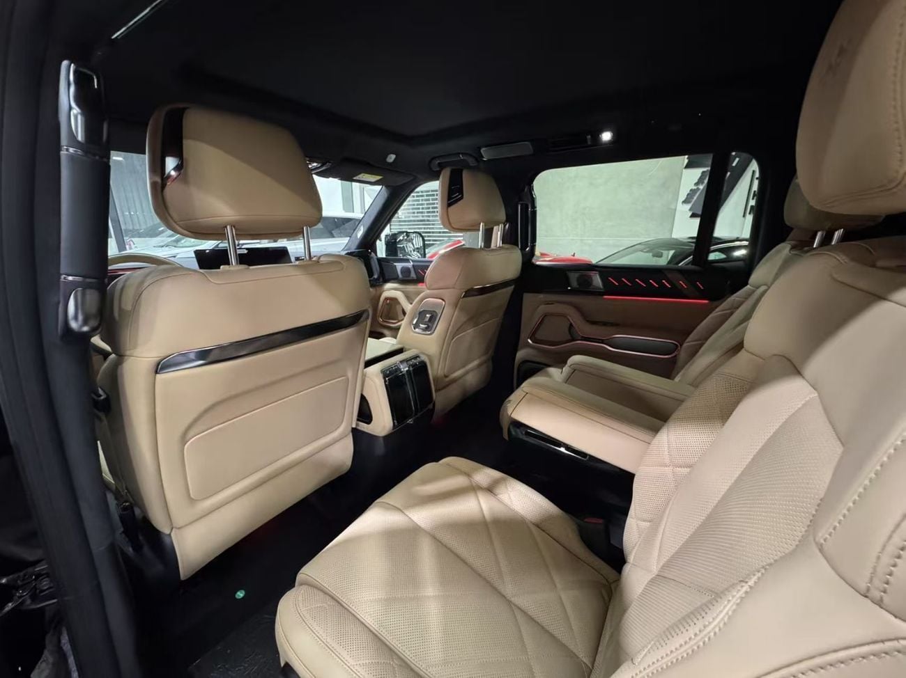 BYD Leopard 8 DELUX (NGCC) Smart and Brave Flagship Edition (6 Seats)