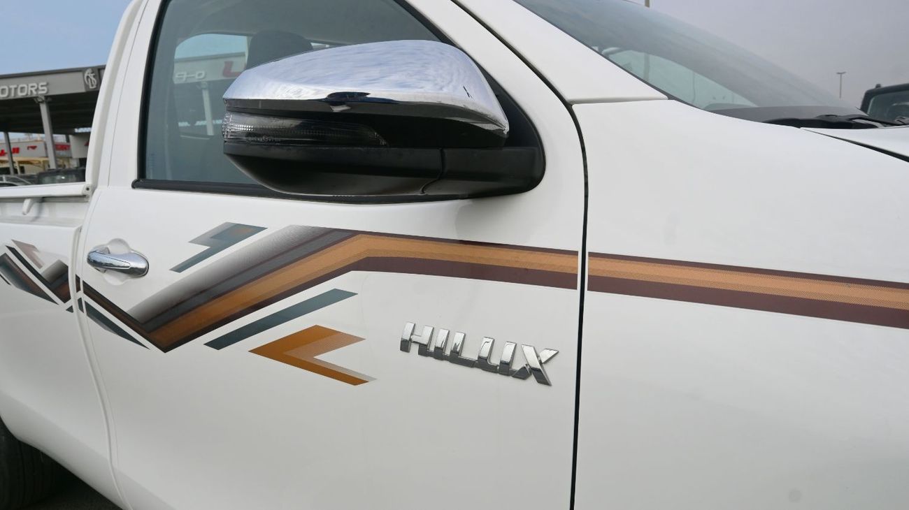 تويوتا هيلوكس Toyota Hilux 2024 Single Cab 2.4L Diesel Transmission Manual 5 Cargo Hooks White outside Black insid