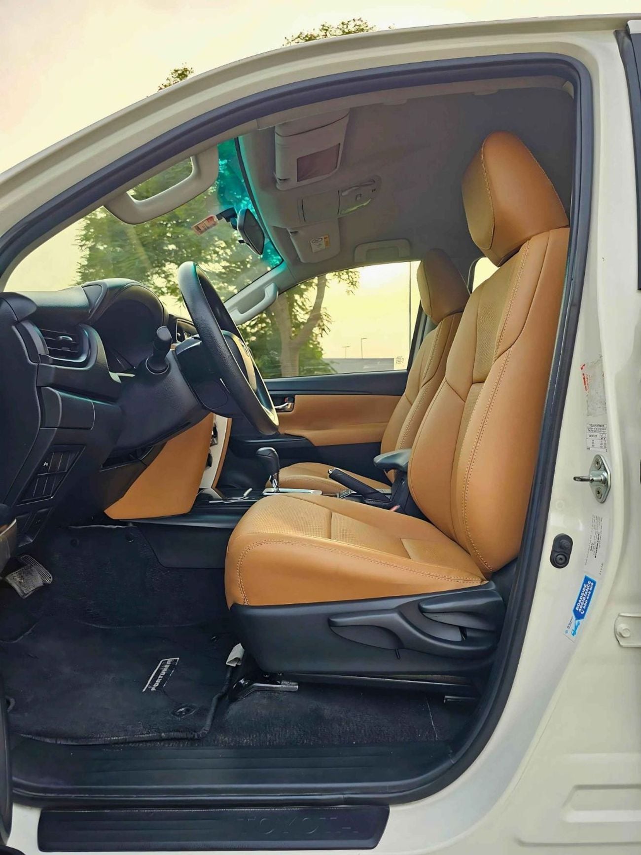 Toyota Fortuner EXR 2.7L (160 HP) EXR/ 4WD 2.7L/ GCC/ LEATHER SEATS/ NON ACCIDENT/ 1068 MONTHLY/LOT#107793