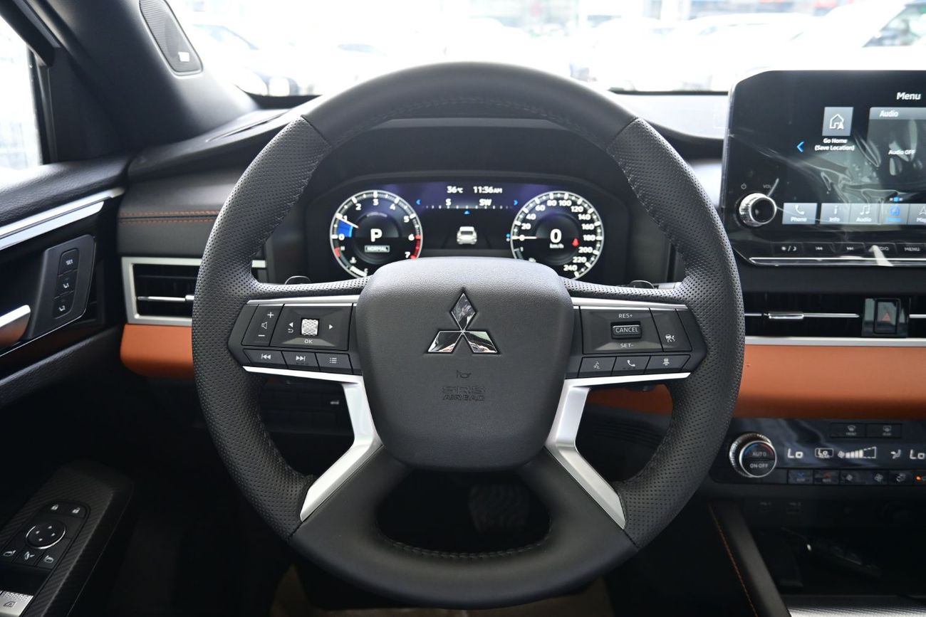 ميتسوبيشي آوتلاندر Mitsubishi Outlander P-Line 2.5L Petrol 4WD, Model 2025, Color Black