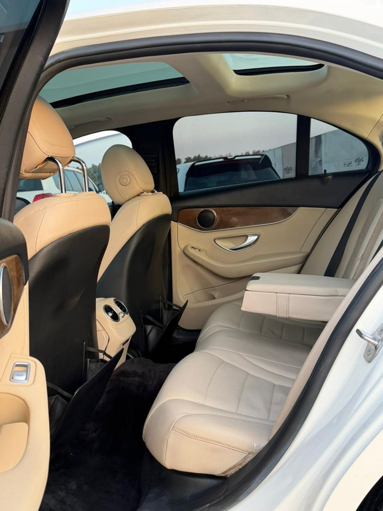 مرسيدس بنز C 300 Luxury 2.0L