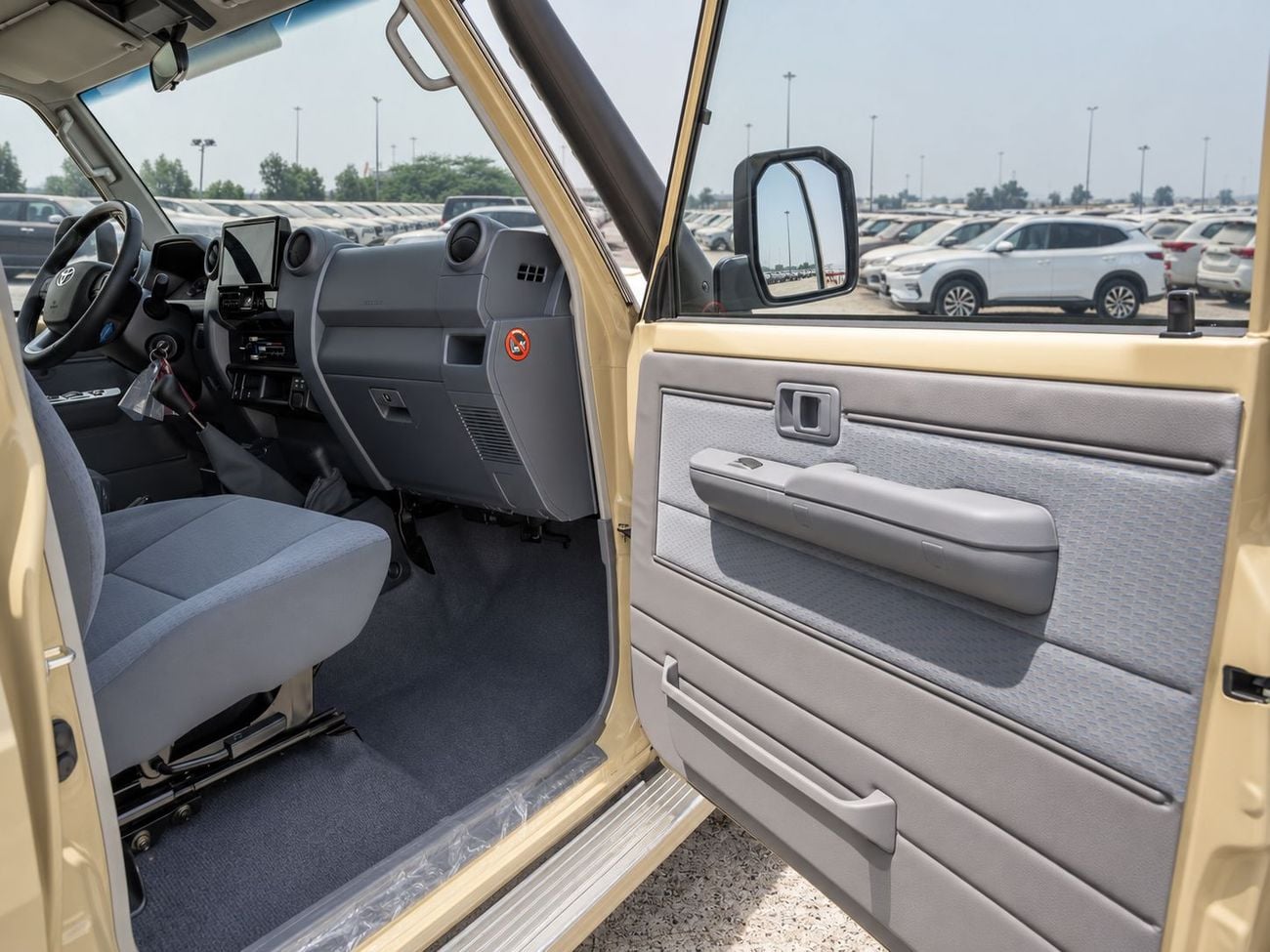 Toyota Land Cruiser 70 LC76 LX ECTAV0088 - 2026 Toyota LC76 - 5 Doors Hardtop - High Option - 4.0L Petrol Manual