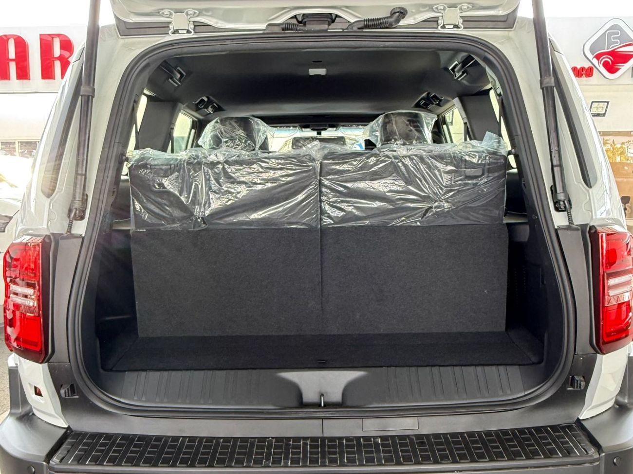 Toyota Prado 2.8 DIESEL 20 INCH ALLOY RIMS **التصدير فقط خارج الخليج**EXPORT ONLY**