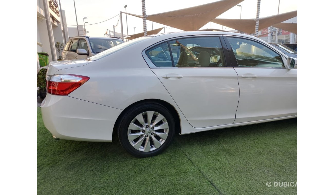 Honda Accord Gulf number one, cruise control hatch, alloy wheels, fog lights, in excellent condition