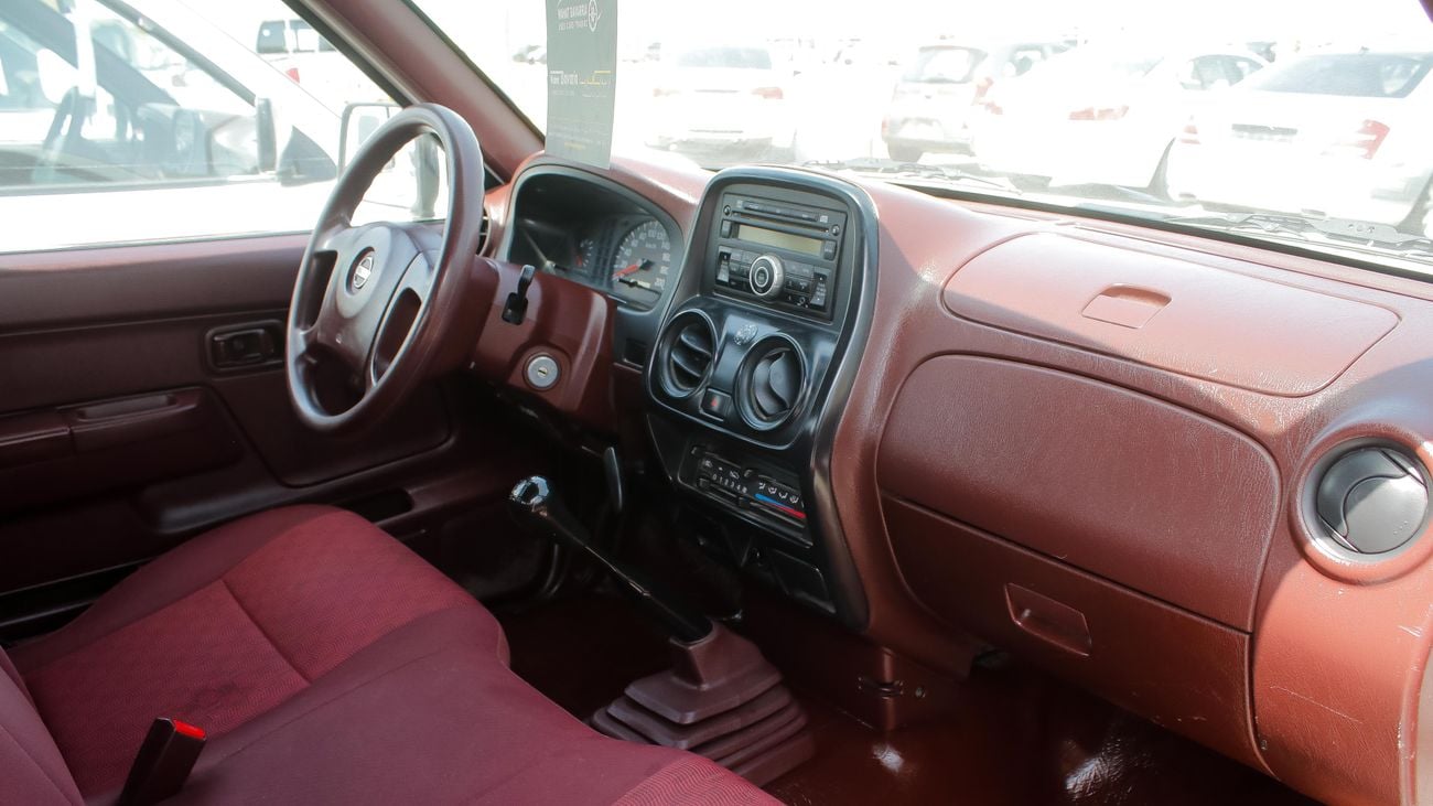 نيسان بيك آب nissan pickup 4x2 Gcc specs, free accident