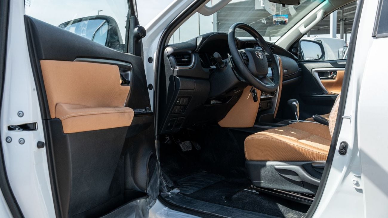تويوتا فورتونر VXR 2026 Toyota Fortuner VX 4.0L AT Petrol (White-Tan)