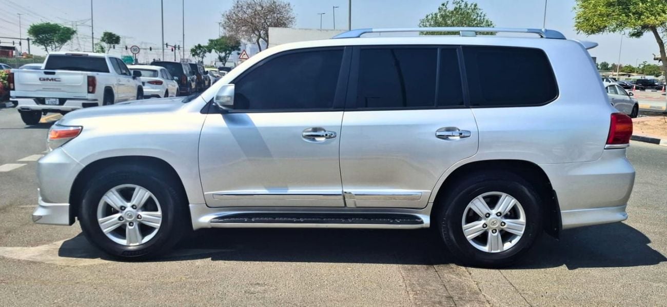 Toyota Land Cruiser VXR TOYOTA LANDCRUSIER VXR 5.7 L 2014 GCC TOYOTA LANDCRUSIER VXR 5.7 L  MODEL 2014  GCC SPECS  FULL OPTI