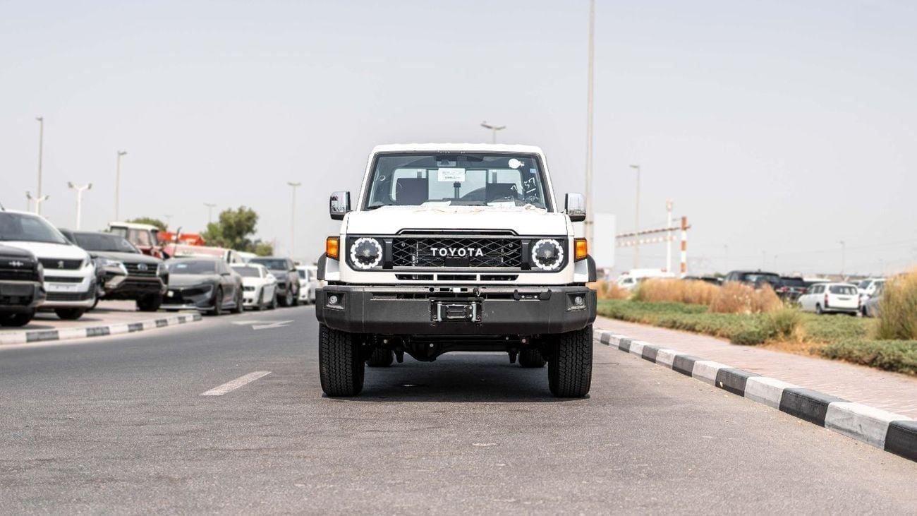 تويوتا لاند كروزر بيك آب 2025 Toyota Land Cruiser LC 79 4.0L AT Petrol (White)