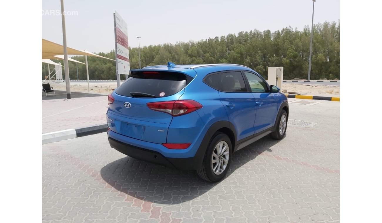 Hyundai Tucson SE - Very Clean Car