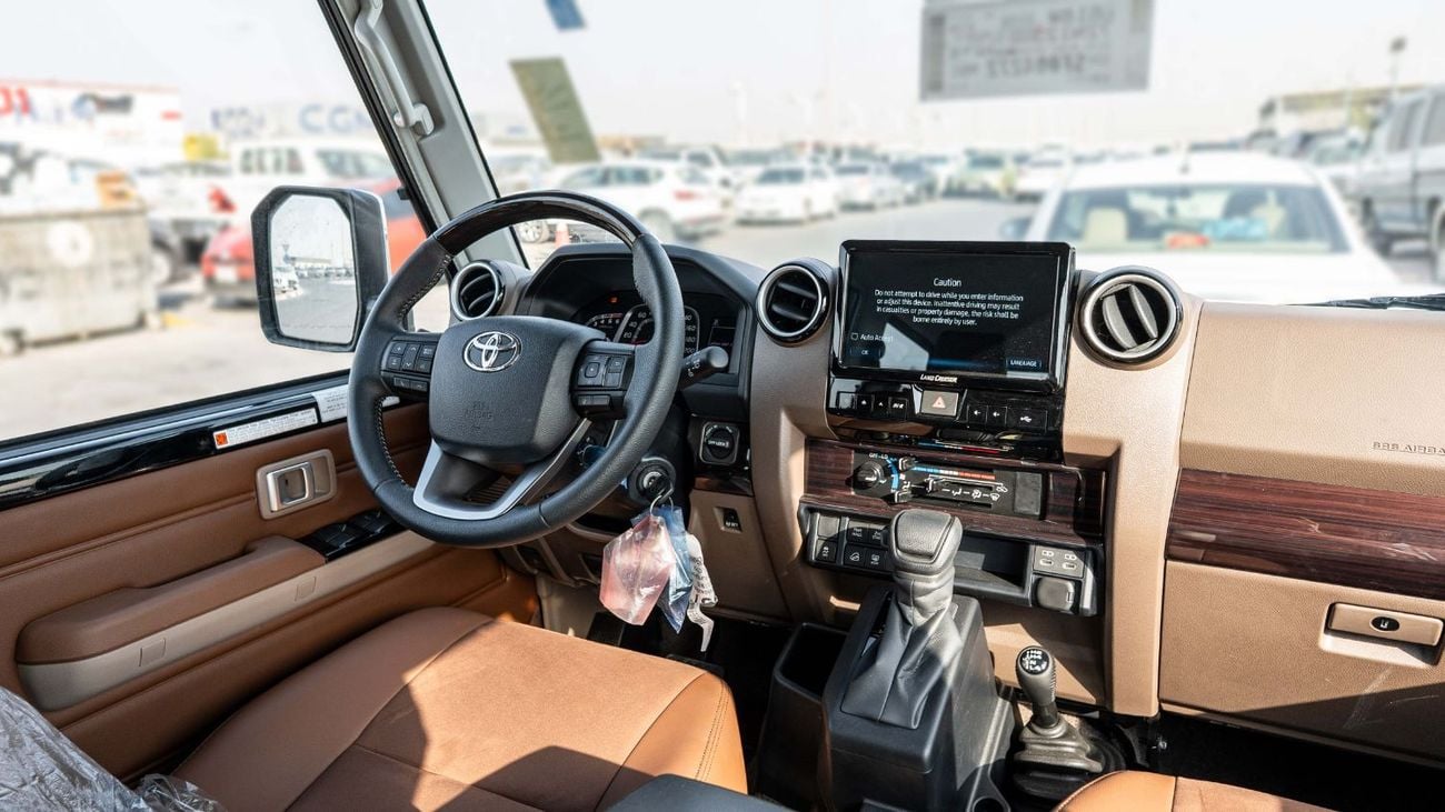 تويوتا لاند كروزر 70 2026 Toyota Land Cruiser LC76 2.8L AT Diesel (Black-Brown)