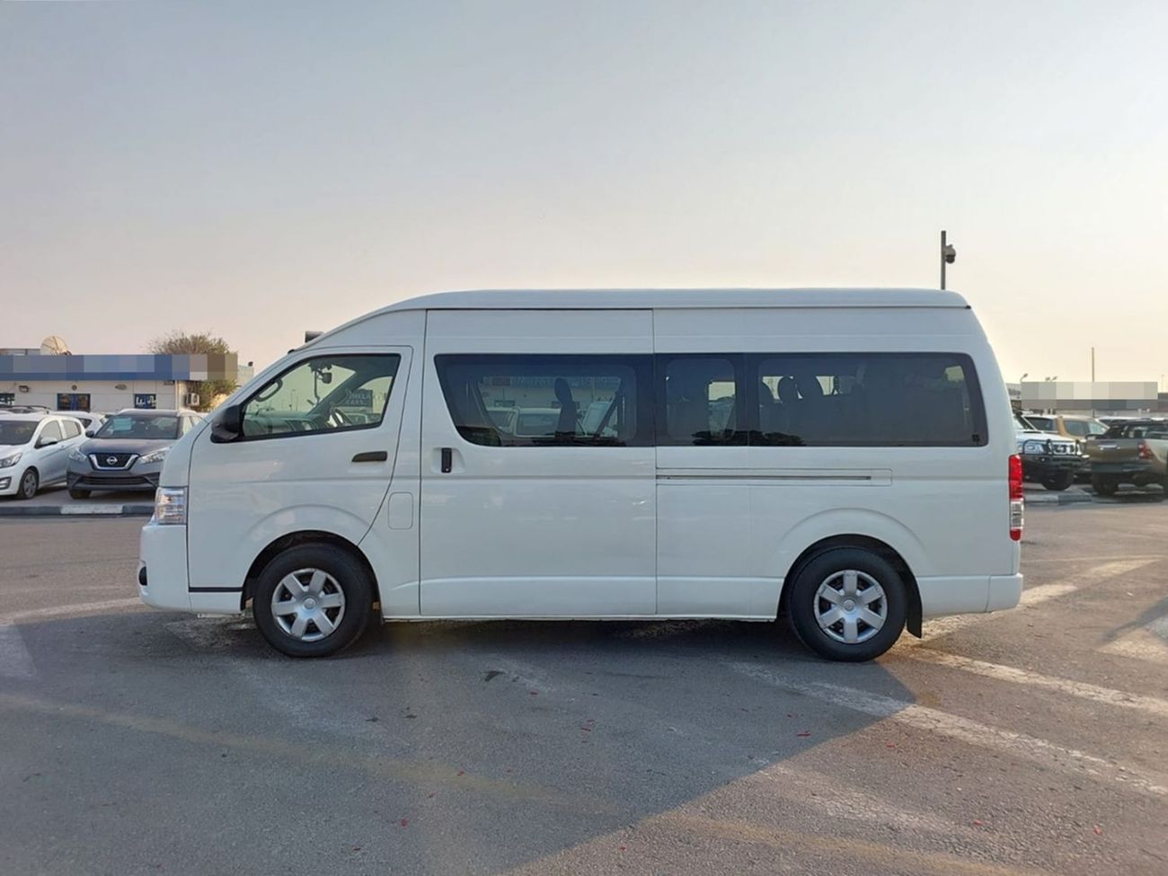 Toyota Hiace TOYOTA HIACE COMMUTER VAN RHD 2018 MODEL 3.0 L DIESEL AUTOMATIC(PM35933)