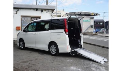 Toyota Noah ZRR80G