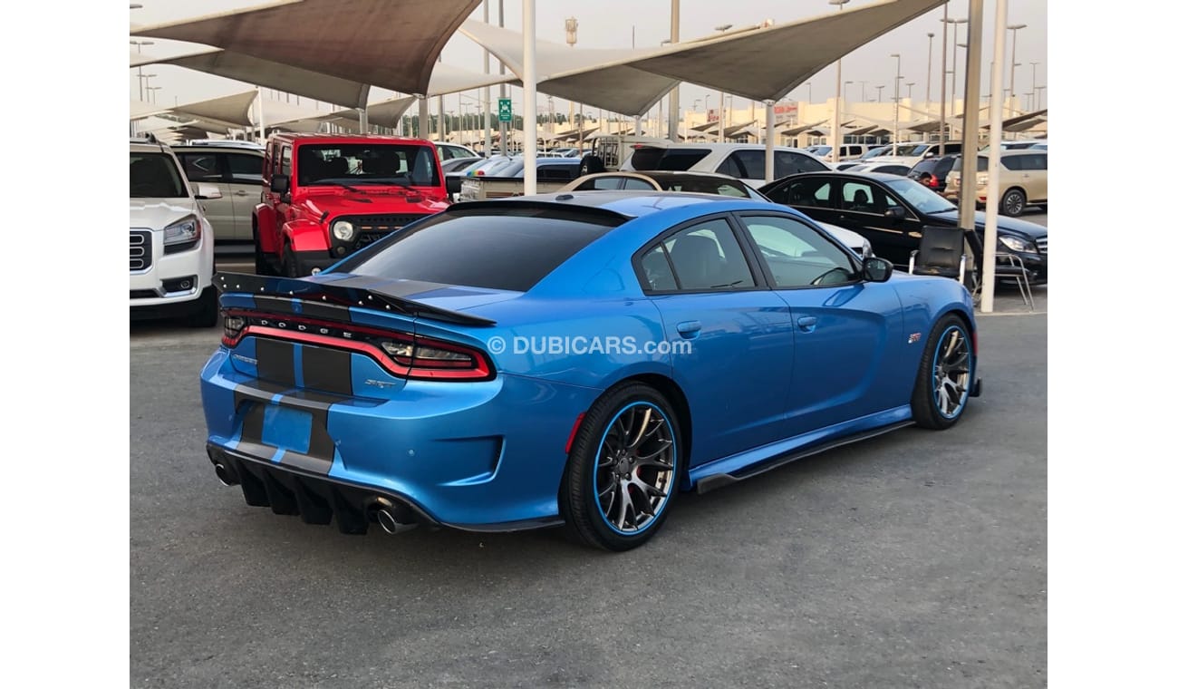 دودج تشارجر موديل 2015 خليجي فل مواصفات كراسي جلد ومثبت سرعه وتحكم كهربي كامل ونظام صوت ممتاز وكاميرا خلفيه