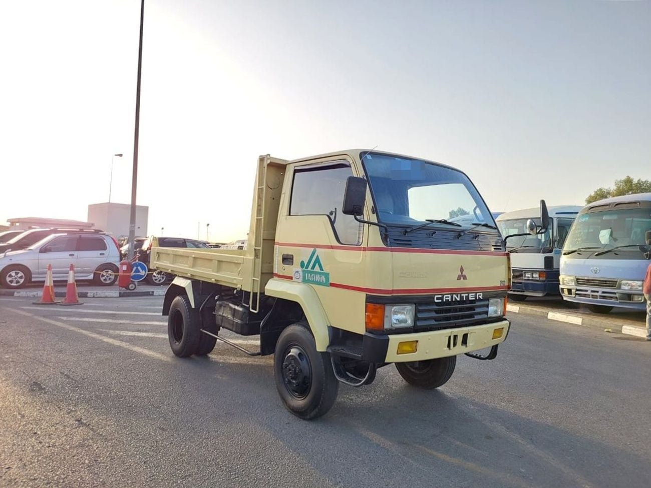 Mitsubishi Fuso Canter MITSUBISHI CANTER DUMPER TRUCK RHD 1986 MODEL 3.5 L DIESEL MANUAL(PM00040)