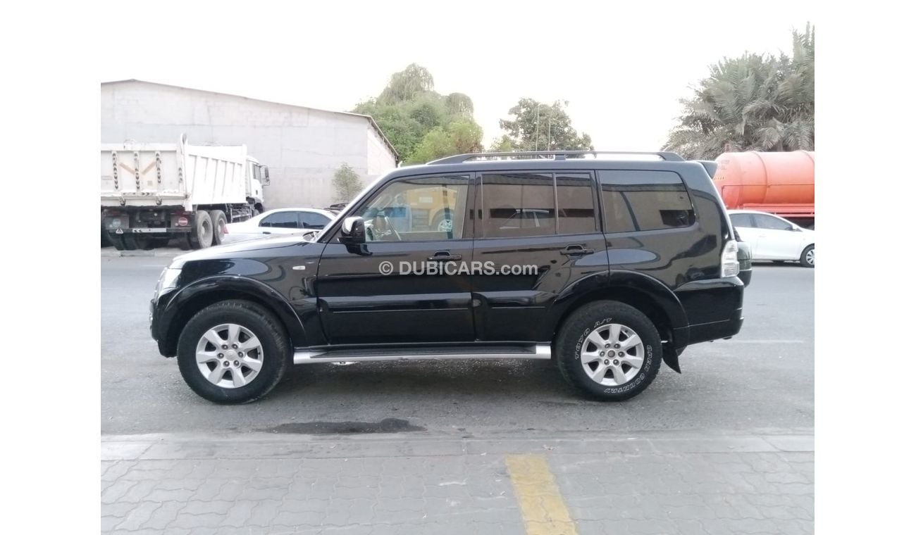 Mitsubishi Pajero MITSUBISHI PAJERO RIGHT HAND DRIVE (PM 882)