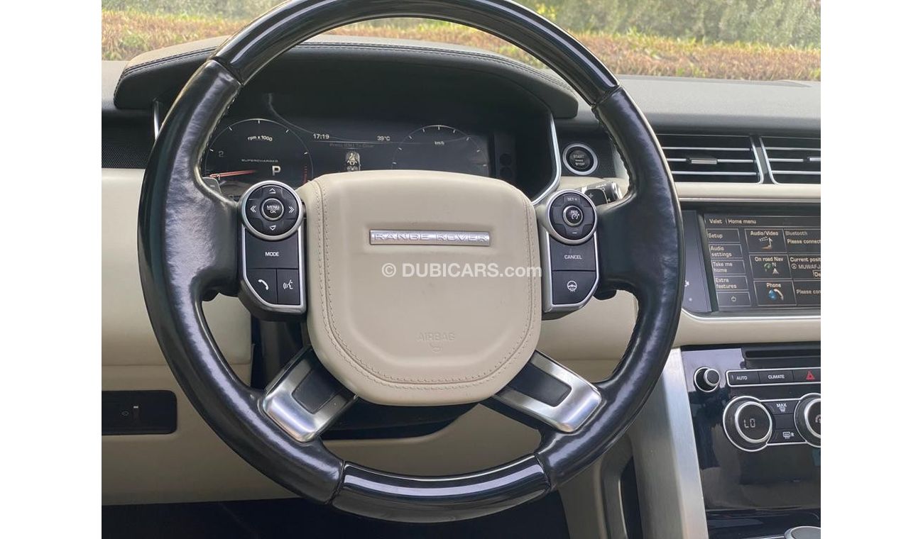 Land Rover Range Rover Range rover Vogue SE V8 2014 GCC Original  paint