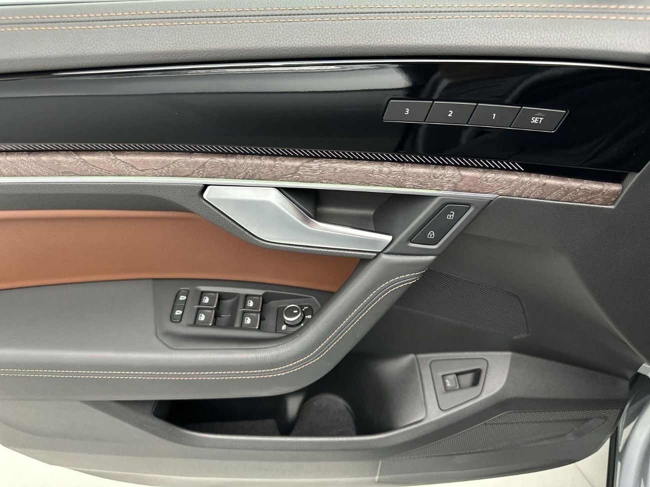 فولكس واجن طوارق | 42,100 AED SAVINGS from New Car | ONLY 3,796 KM | As-New Flagship Luxury | Warranty and Free Servi
