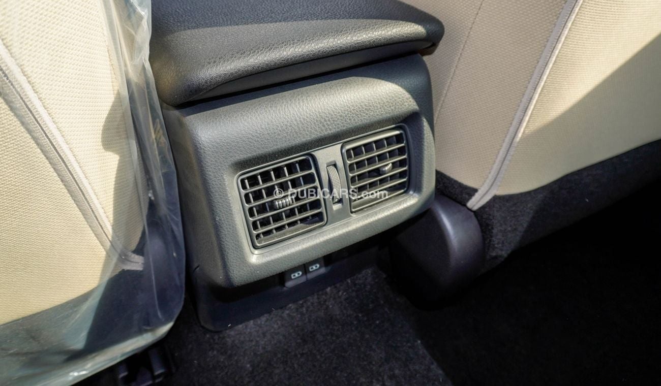 Toyota Camry LE HEV Hybrid 2.5 L