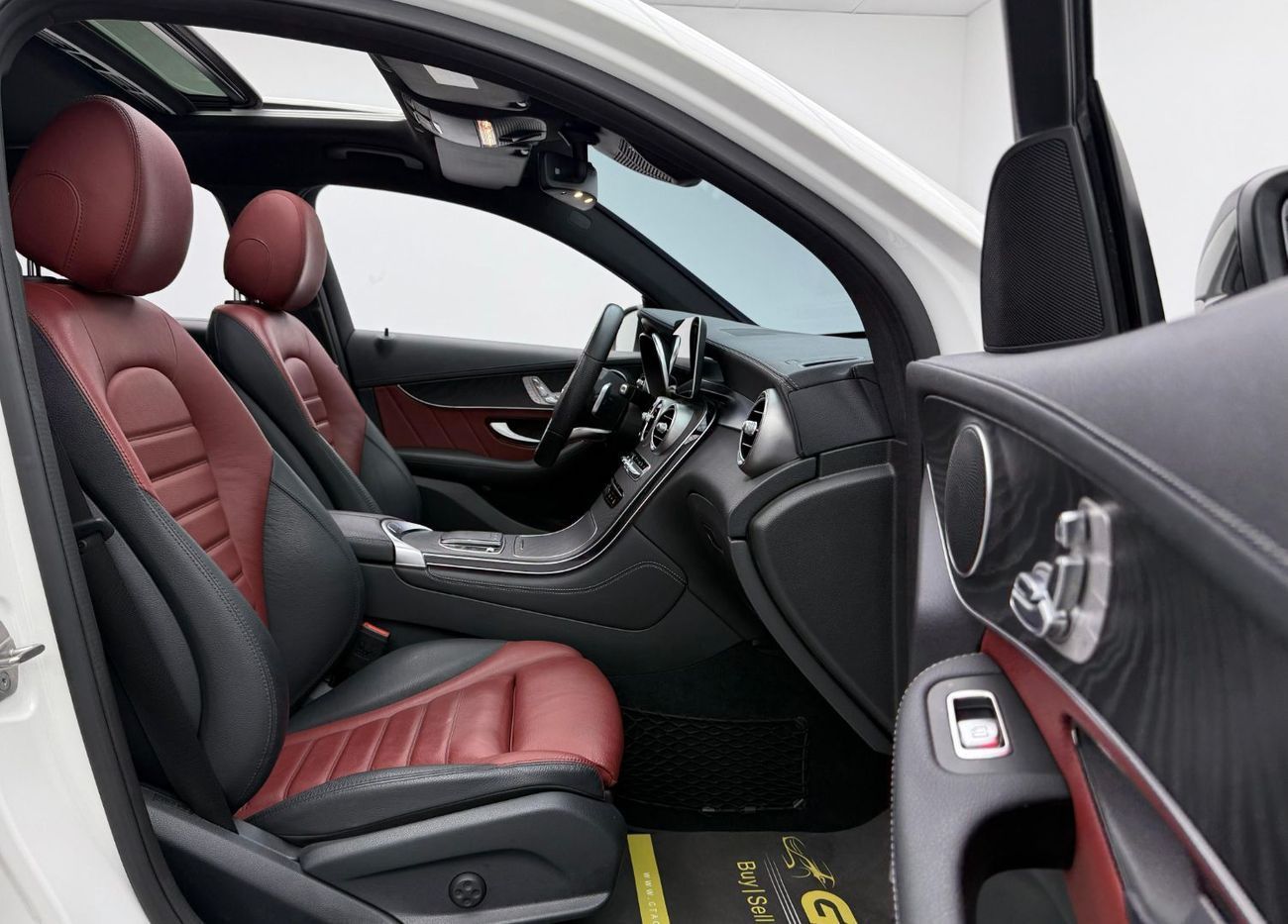 مرسيدس بنز GLC 300 Coupe 2.0L 2020 Mercedes Benz GLC300 AMG 4MATIC Coupe, Warranty, Full Service History, Fully Loaded,