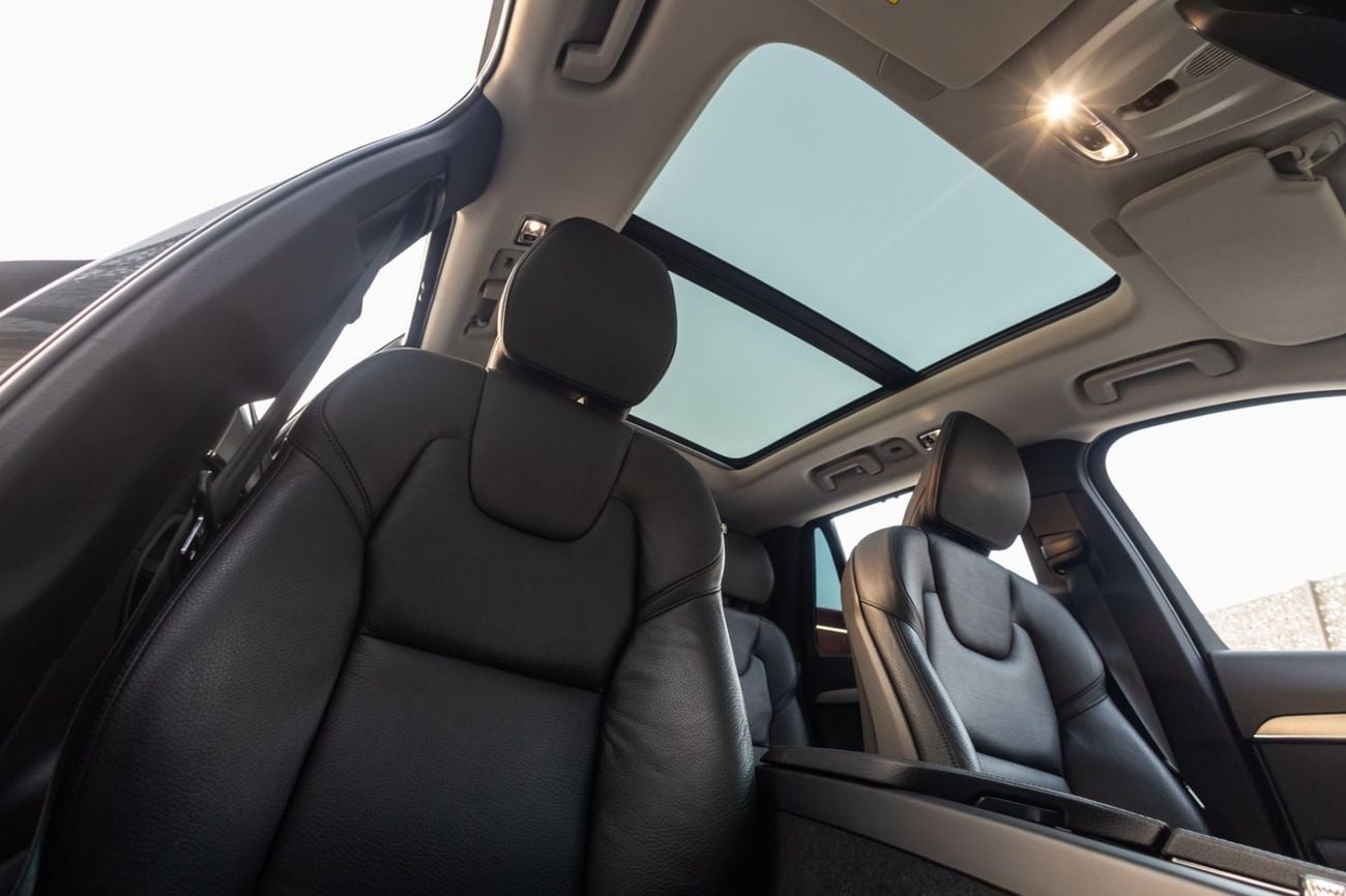 فولفو XC 90 MOMENTUM
