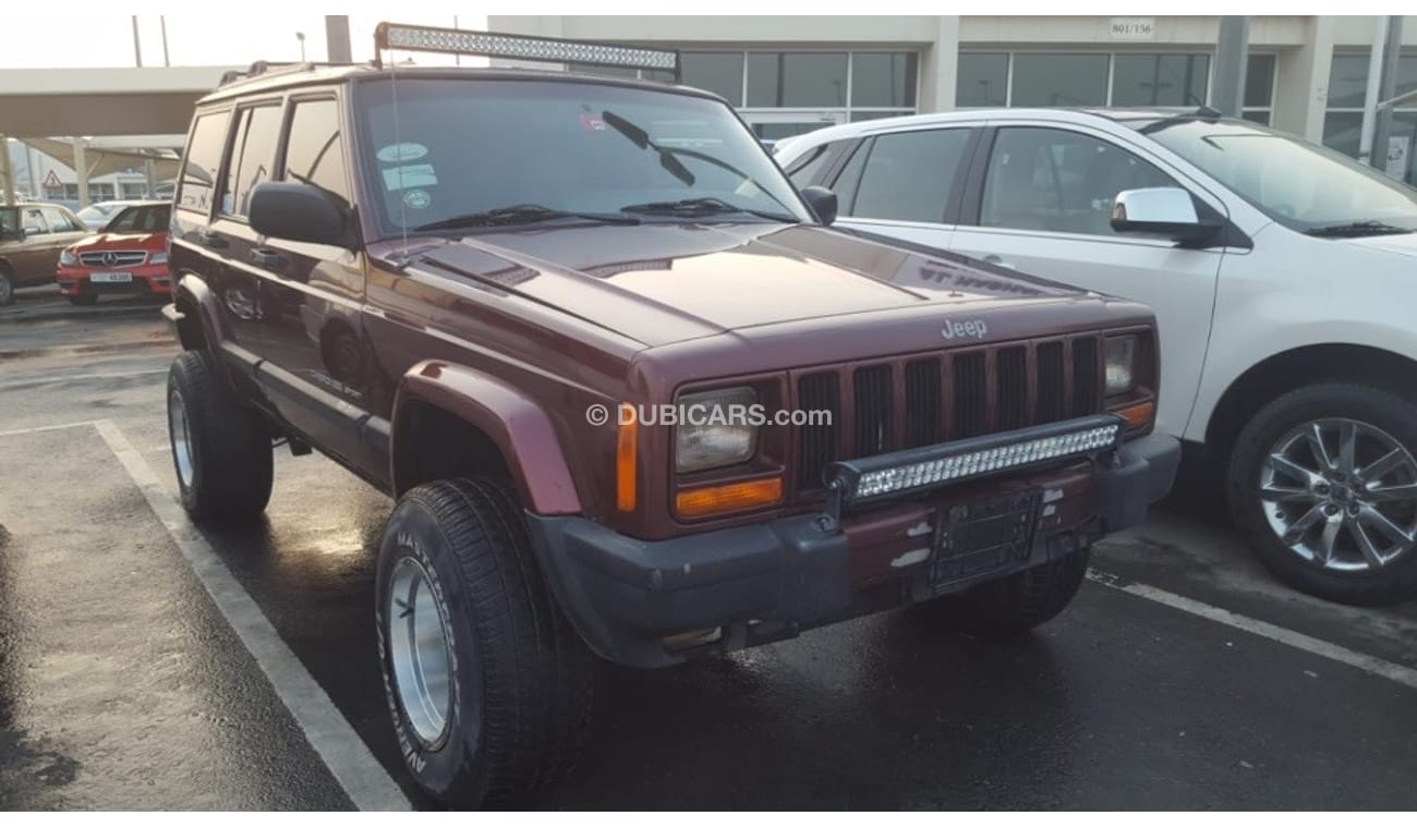 جيب شيروكي جيب شيروكي موديل 2000صبغ وكاله الموتور نظيف ولا يحتاج شيء