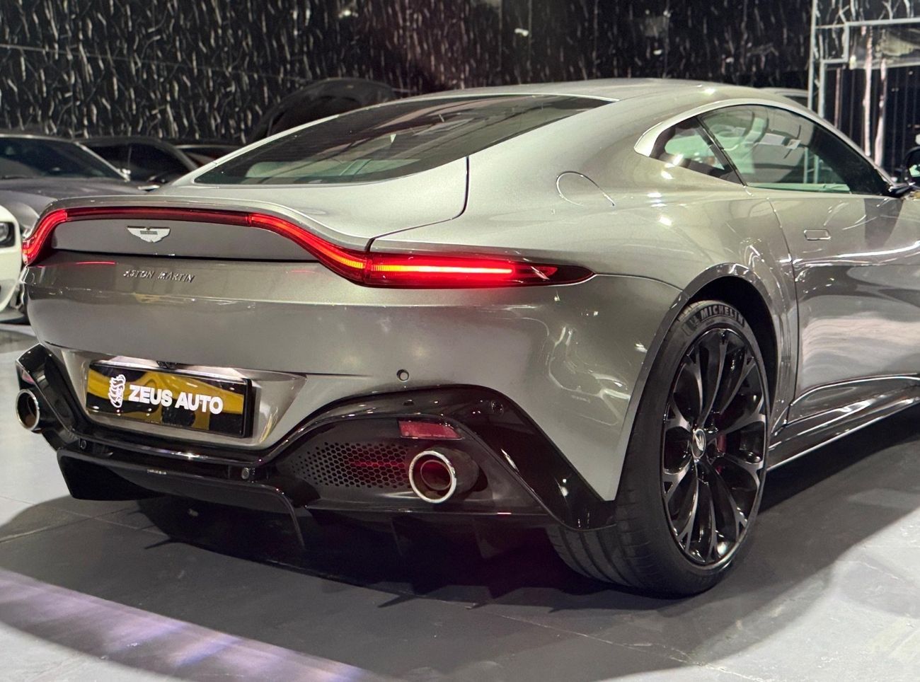 Aston Martin Vantage Std 4.0L