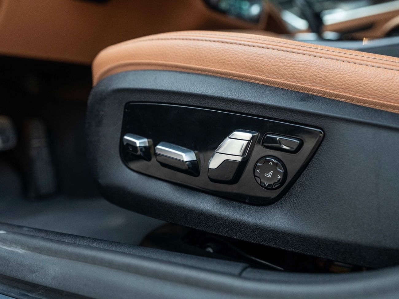 بي أم دبليو 530i Luxury M Sport Package 2.0L