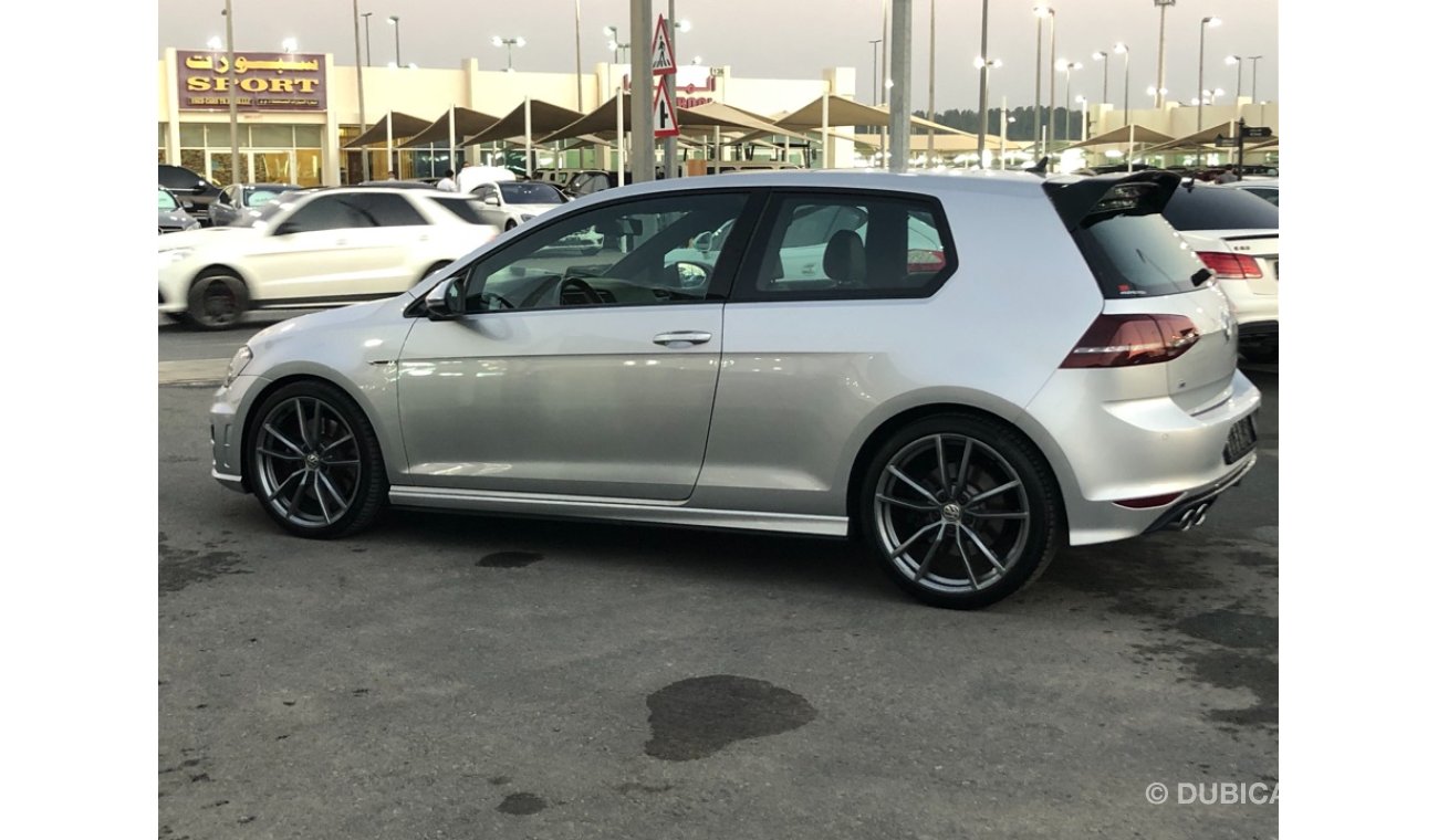 Volkswagen Golf Golf R model 2016 GCC car prefect condition full option panoramic roof leather seats back camera bac