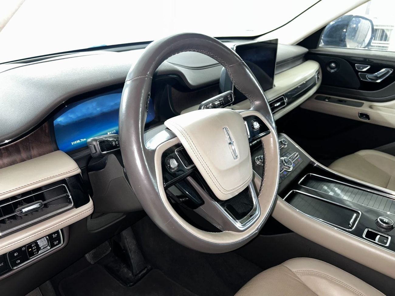 Lincoln Aviator RESERVE 3.0L AVI322  AL TAYER MOTORS / AL QOUZ SHOWROOM