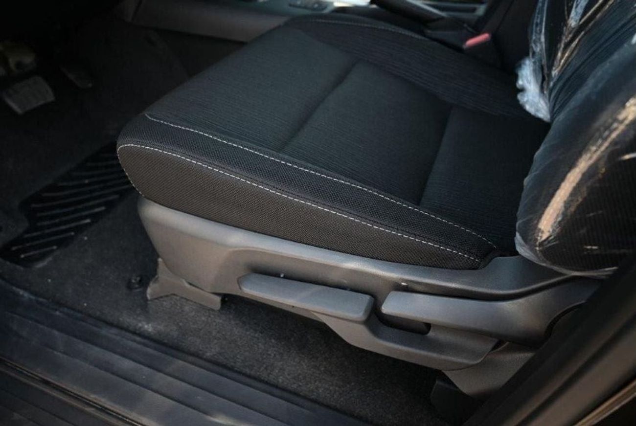 تويوتا هيلوكس 2025 TOYOTA HILUX DOUBLE CAB SR5 2.7L PETROL 4WD 5-SEAT AT