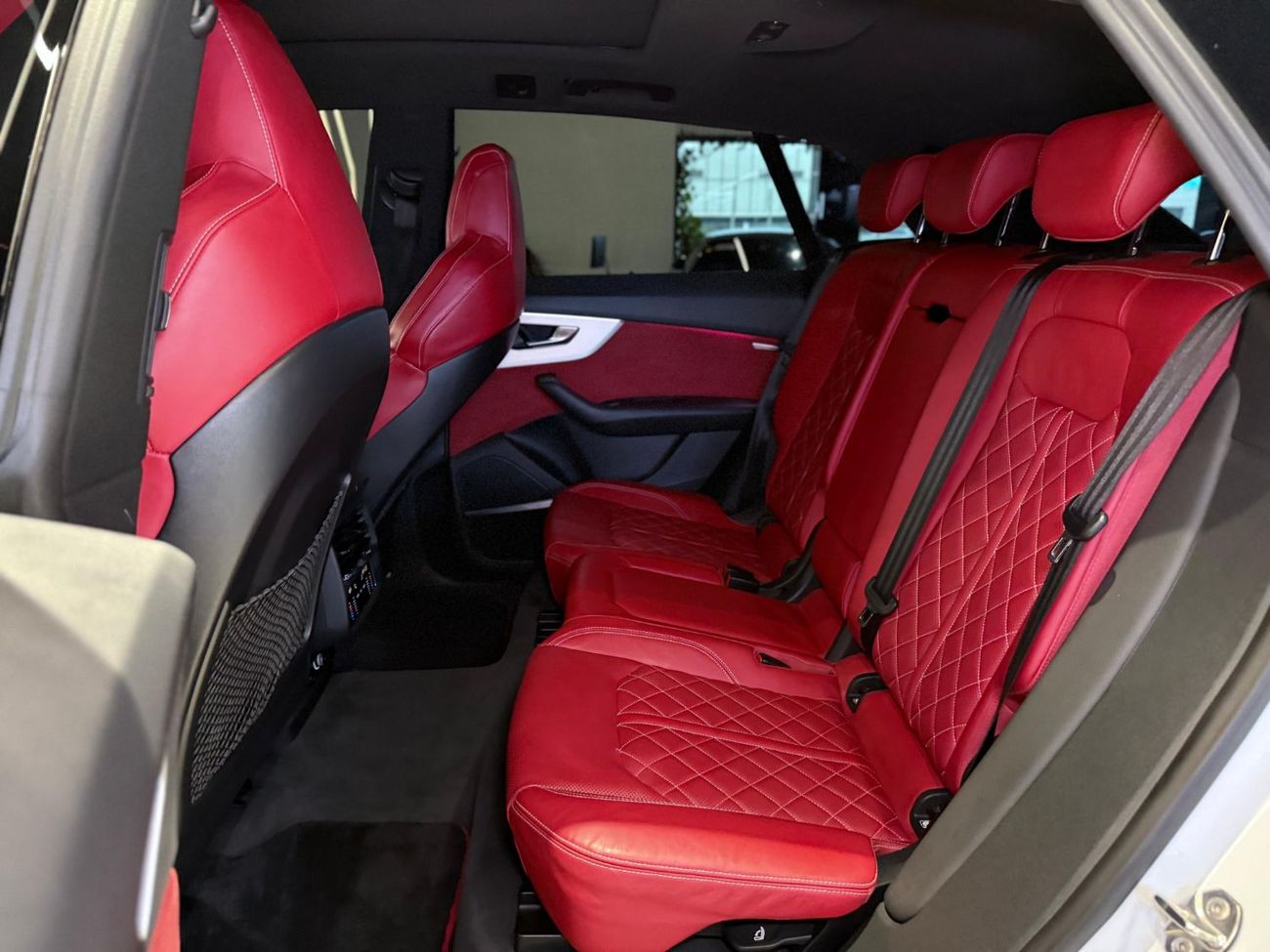 أودي Q8 55 TFSI quattro S-Line 3.0L (340 HP) 2020 Audi Q8 55 TFSI - GCC - Fully Loaded - Perfect Condition