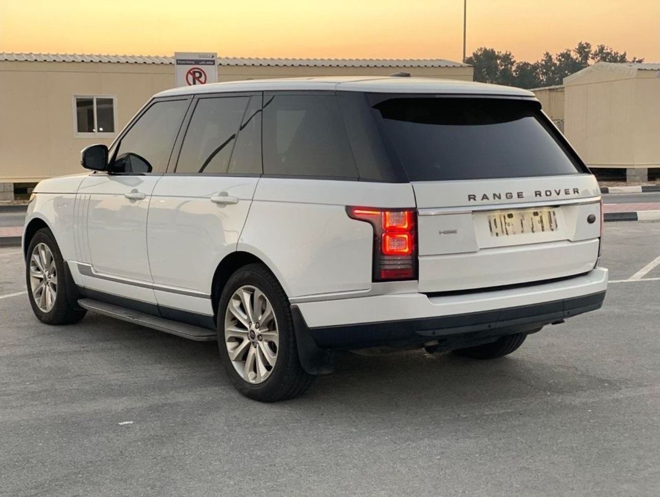 لاند روفر رينج روفر GCC SPEC NEAT AND CLEAN