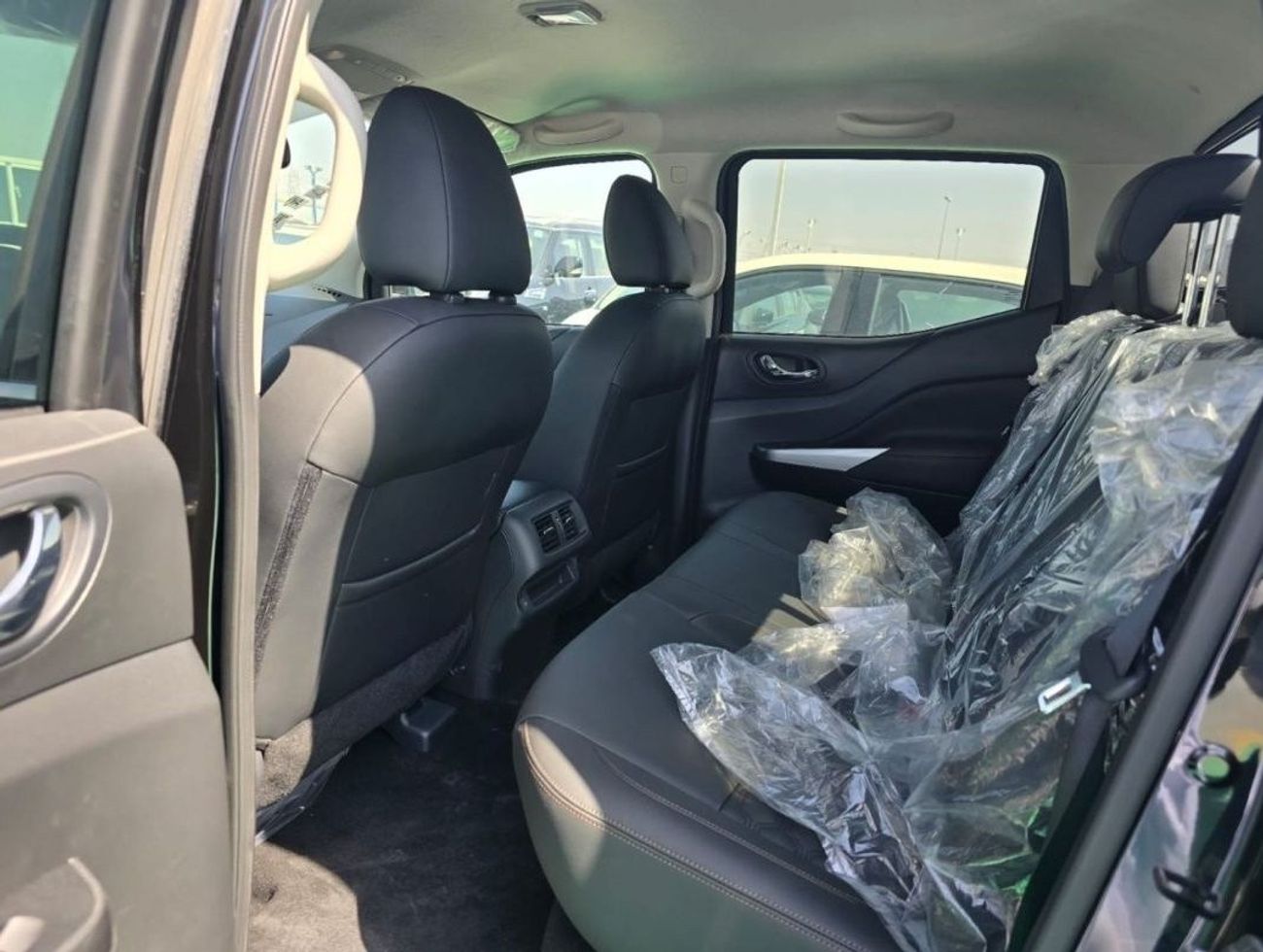 نيسان نافارا Std 2.5L 4WD M/T