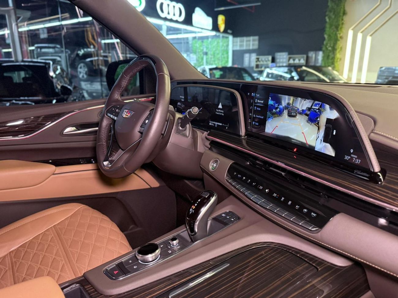 Cadillac Escalade Premium Luxury 6.2L 4WD 2024 Escalade Premium Luxury - Perfect Condition - No accident No paint/ 1st