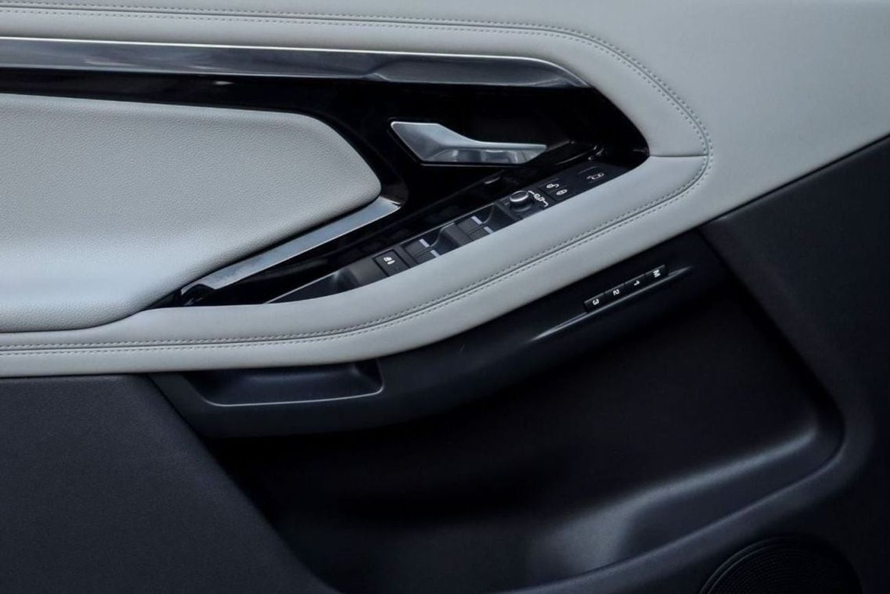 Land Rover Range Rover Evoque Range Rover Evoque P200 R-Dynamic SE 2020 GCC under Warranty with Flexible Down-Payment.