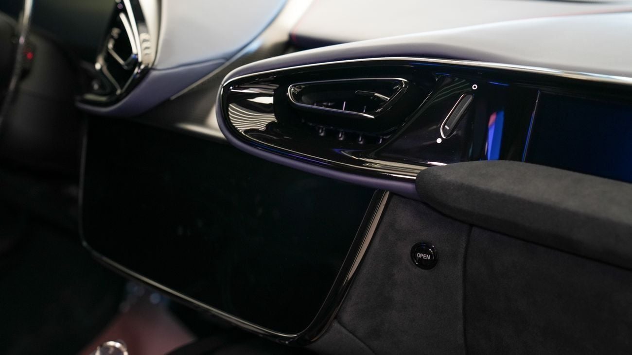 Ferrari 12Cilindri Ferrari 12Cilindri 2025 - Retro Inspired New Face -  2-Door Grand Tourer