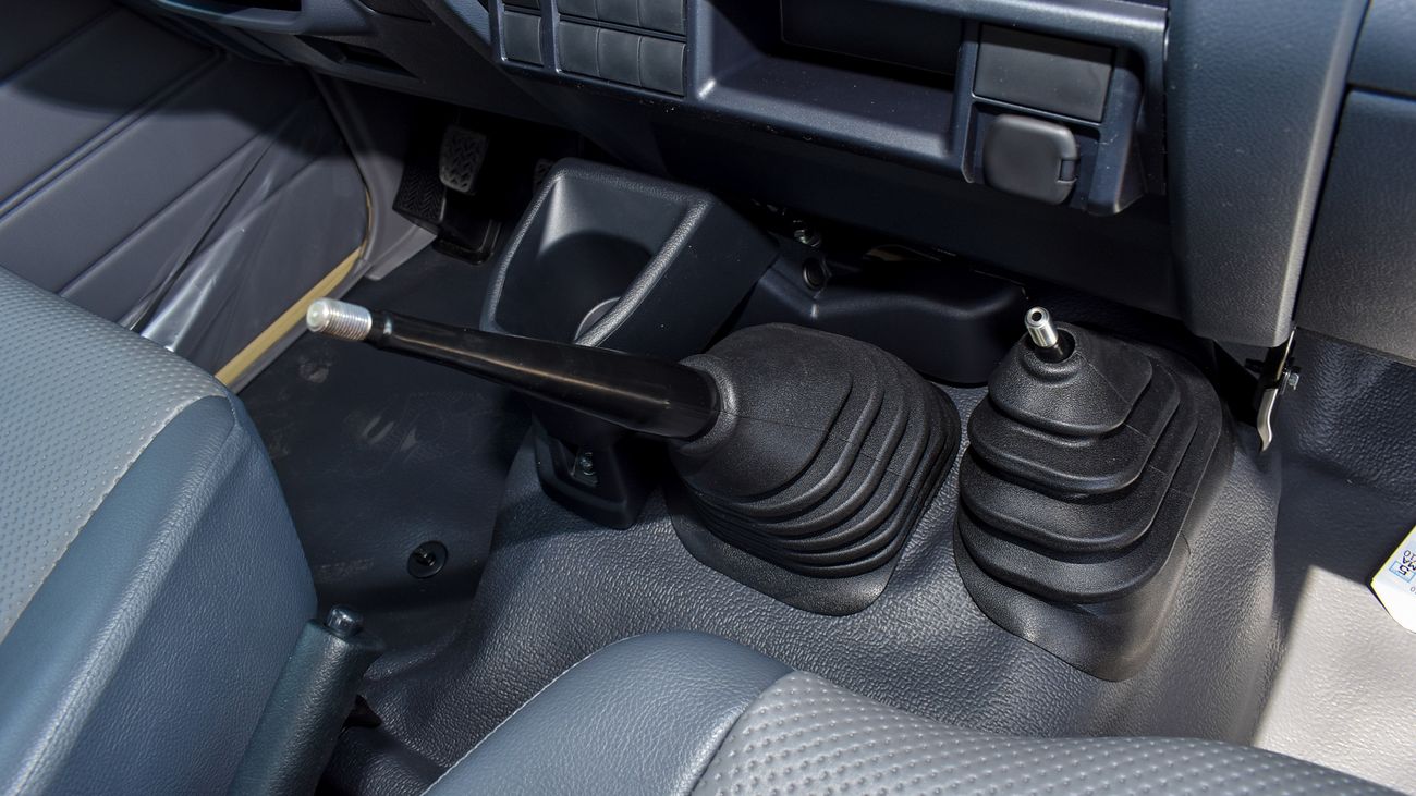 Toyota Land Cruiser Pick Up SC 4.0L V6 YM 2024 (EXPORT ONLY)