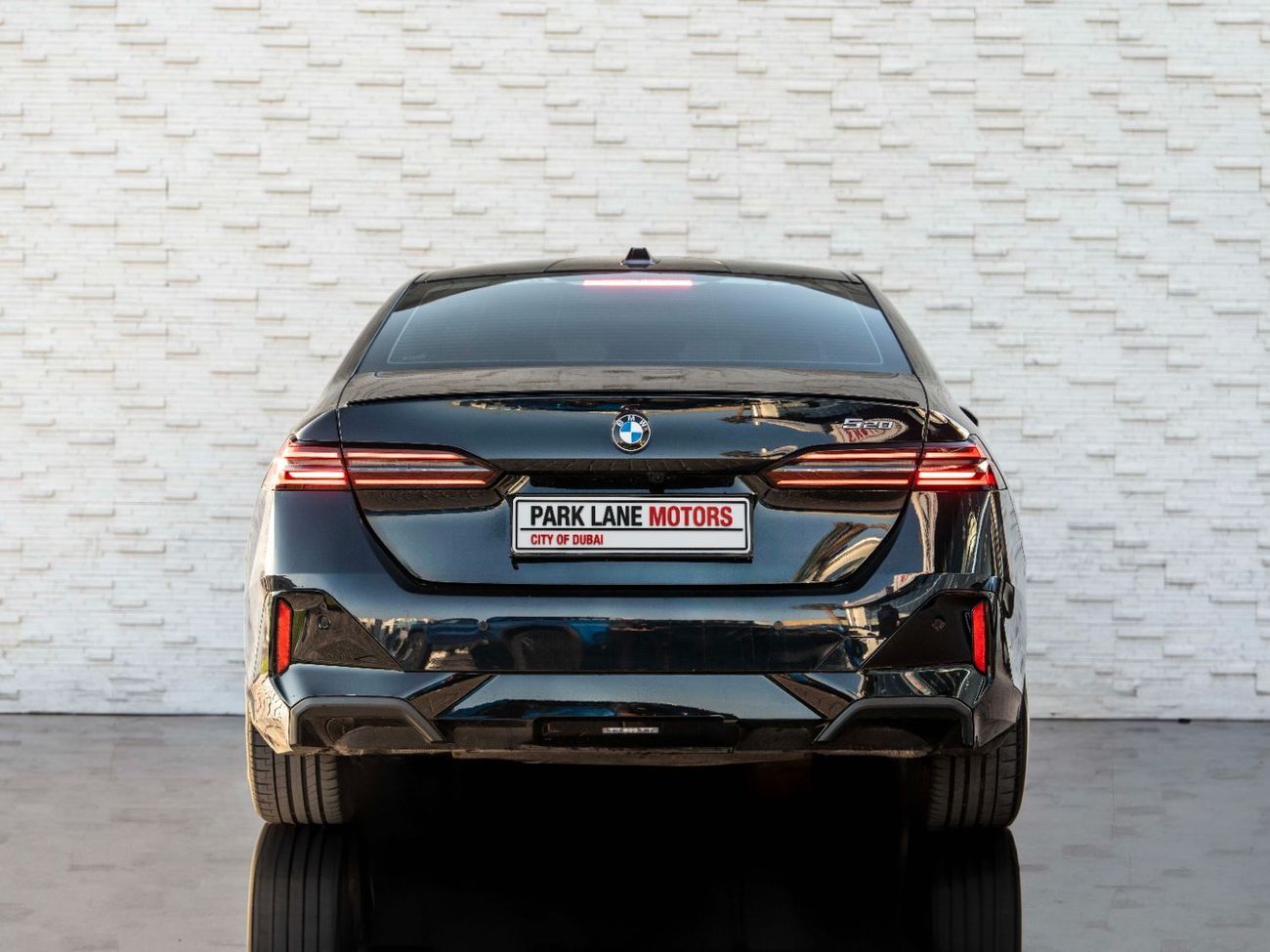 بي أم دبليو 520i M PACKAGE