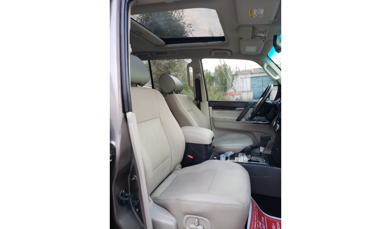 Mitsubishi Pajero Clean car full option