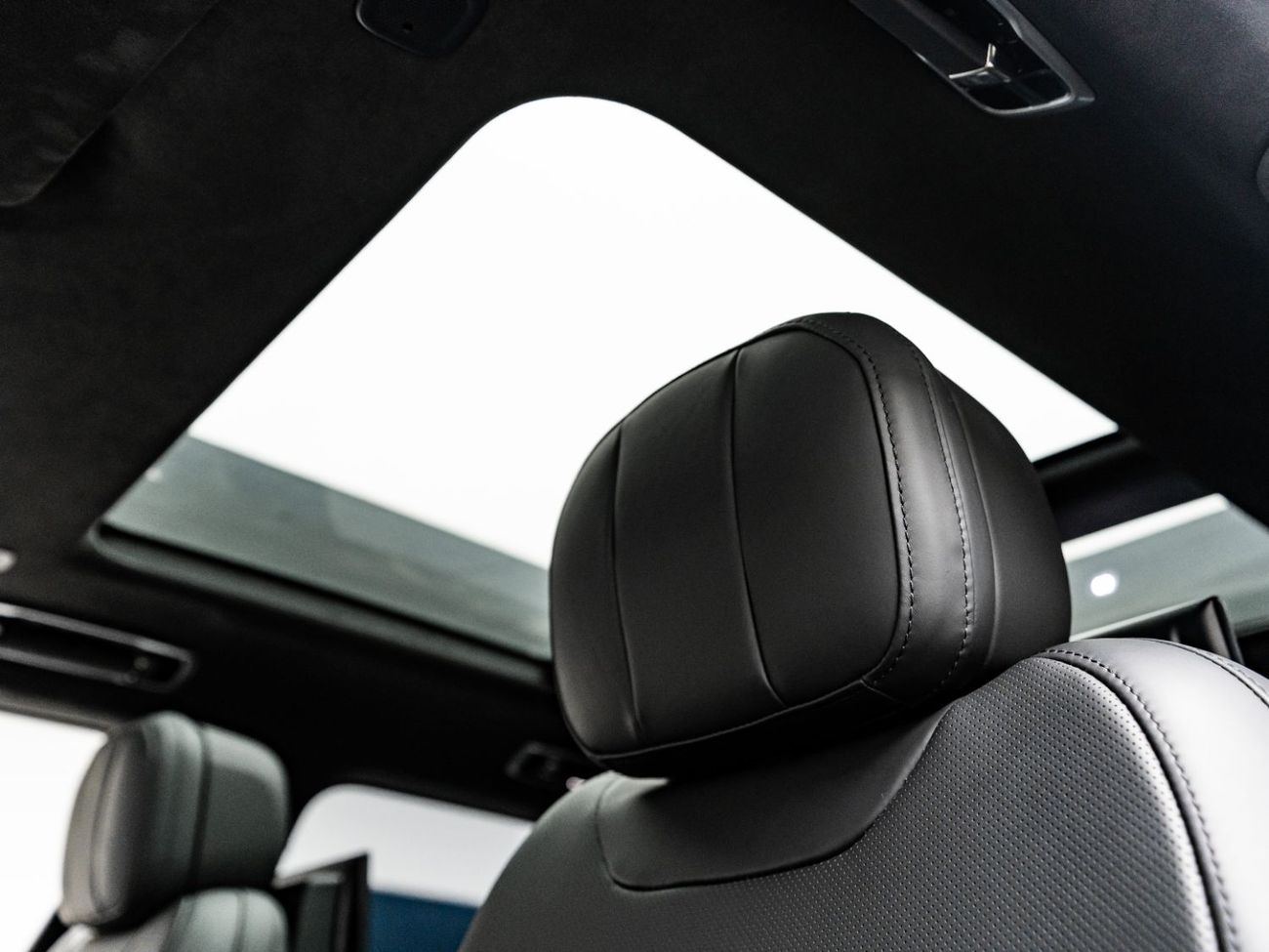 لاند روفر رينج روفر سبورت S P530 4.4L 2023 Range Rover Sport P530, 2029 Land Rover Warranty, GCC