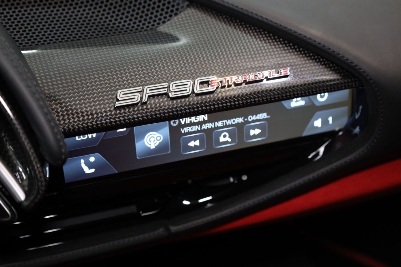 فيراري SF90 ستراديل Asseto Fiorano Package, Carbon Ext/Int, JBL Audio, Al Tayer Warranty + Service!!