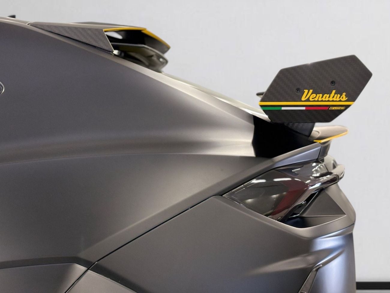 لامبورغيني اوروس STD AED 13,330 P.M | 0% DOWN PAYMENT | LAMBORGHINI URUS (VENATUS EVO S P900 KIT) | 4.0L TWIN-TURBO V