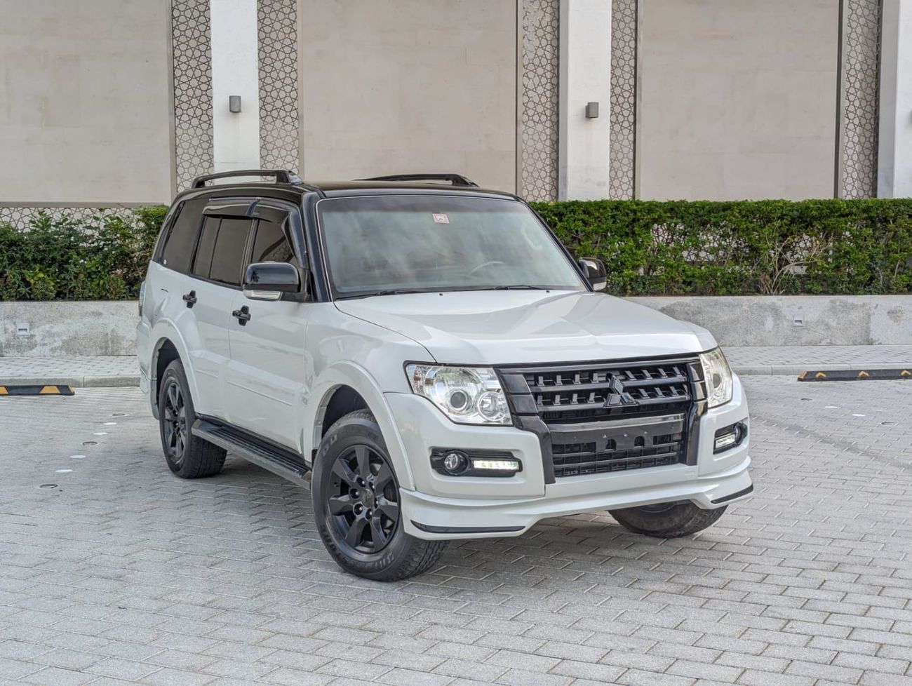 Mitsubishi Pajero Mitsubishi Pajero 2016 LHD white