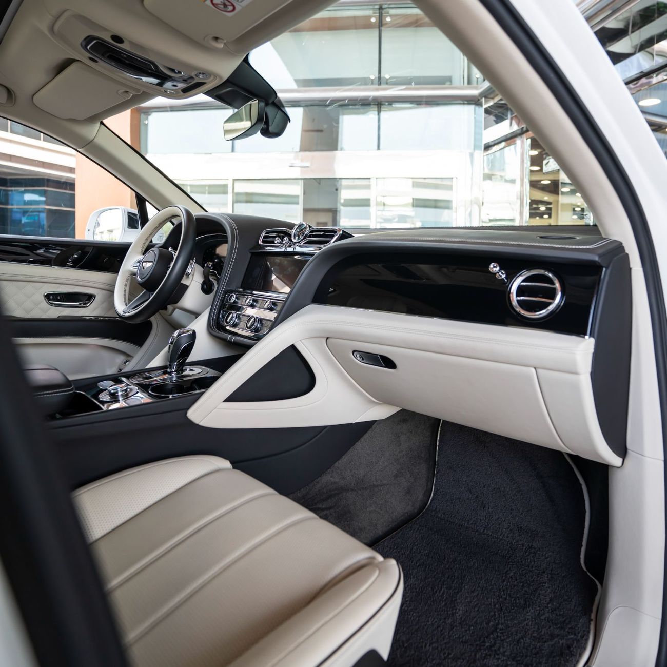 Bentley Bentayga 2023 BENTLEY BENTAYGA V8 DONE ONLY 30,000KM