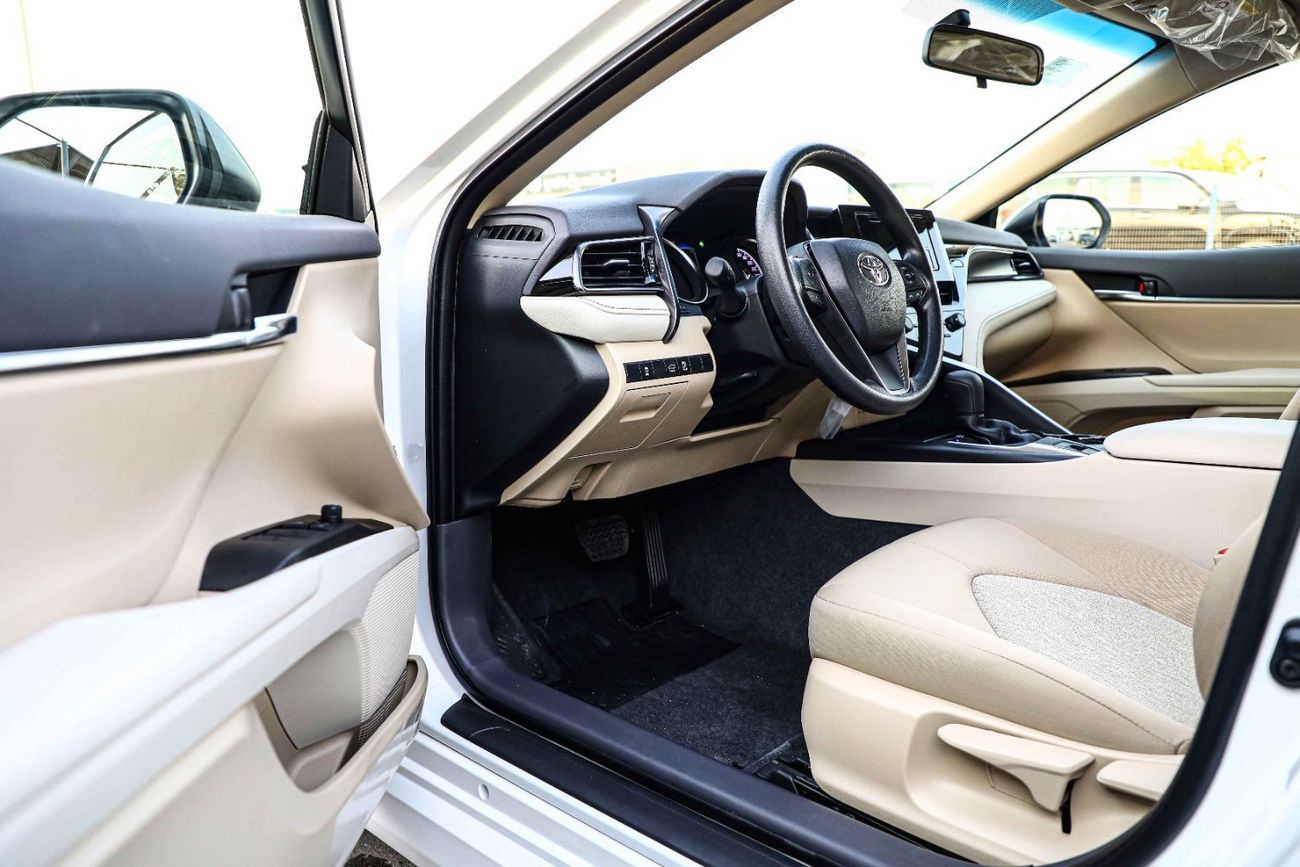 تويوتا كامري تويوتا كامري 2023 2.5 LE - أبيض بلاتيني لؤلؤي من الداخل بيج