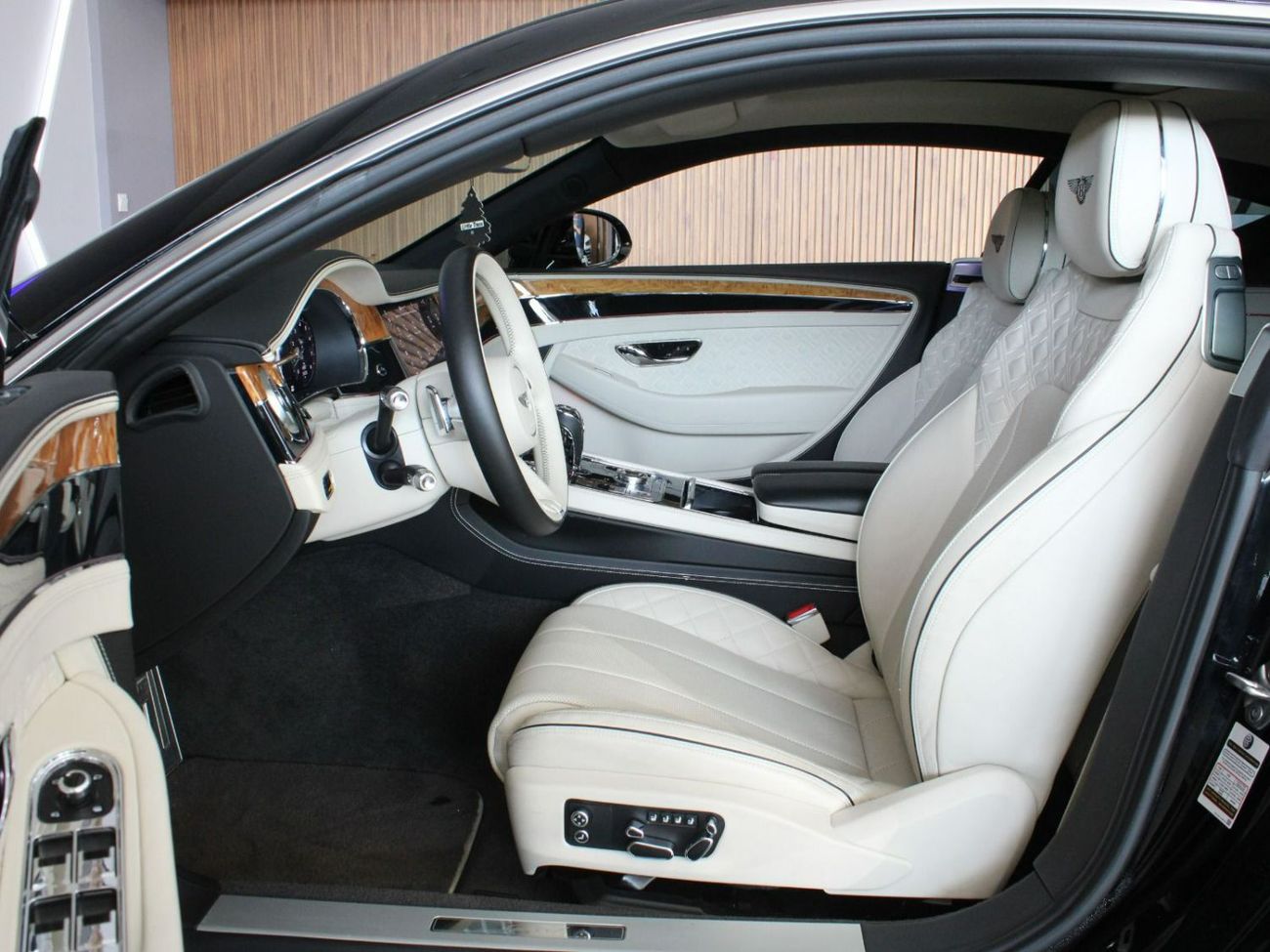 Bentley Continental GT 6.0L W12 (626 HP)